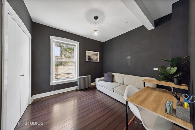 Building Photo - 556 W Roscoe St