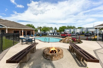 Building Photo - Pines at Humble Park