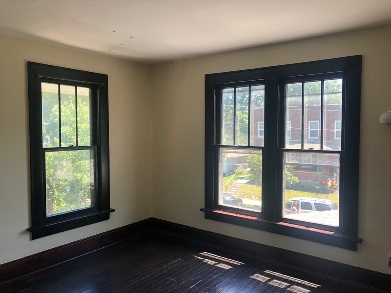 Building Photo - 362 Clinton St