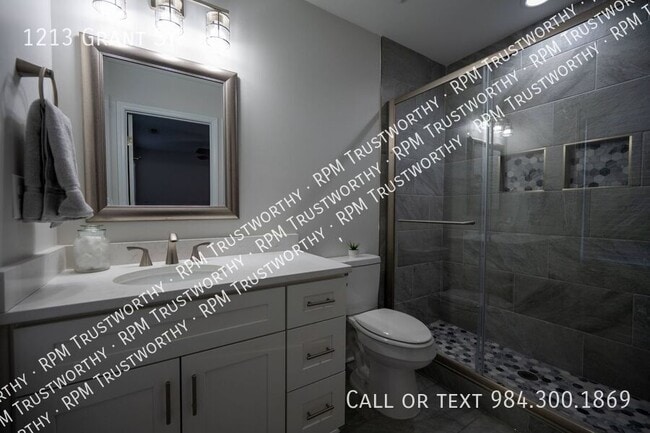 Building Photo - 1213 Grant St