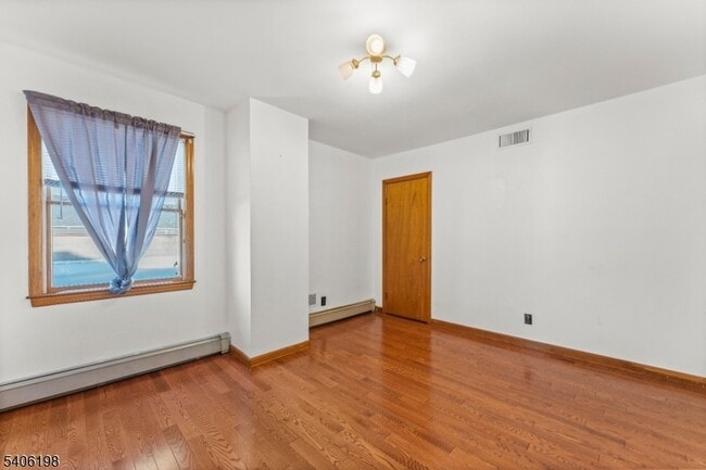 Building Photo - 27 E Madison Ave