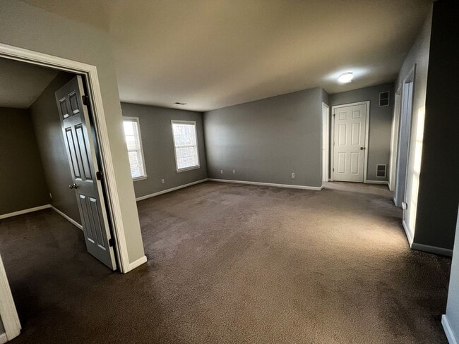 Building Photo - Gorgeous 4 Bedroom, 2 1/2 Bathroom Home in...