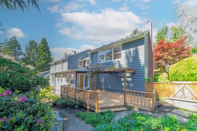 Building Photo - Enchanting Portland Heights 5BD House: Your Dream Home with a Garden View