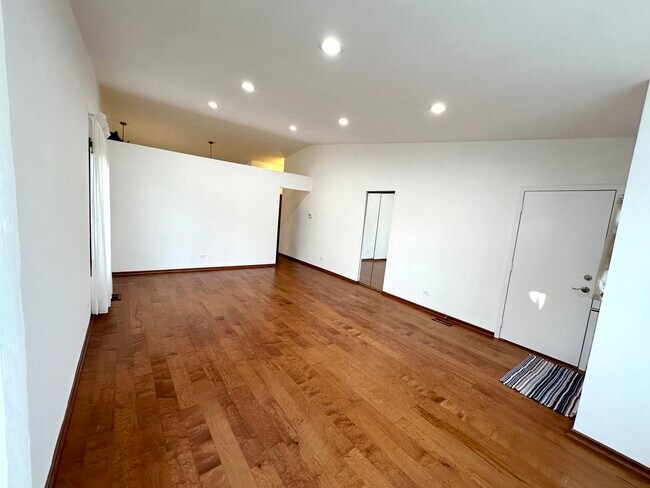 Building Photo - 2338 Buckingham Cir