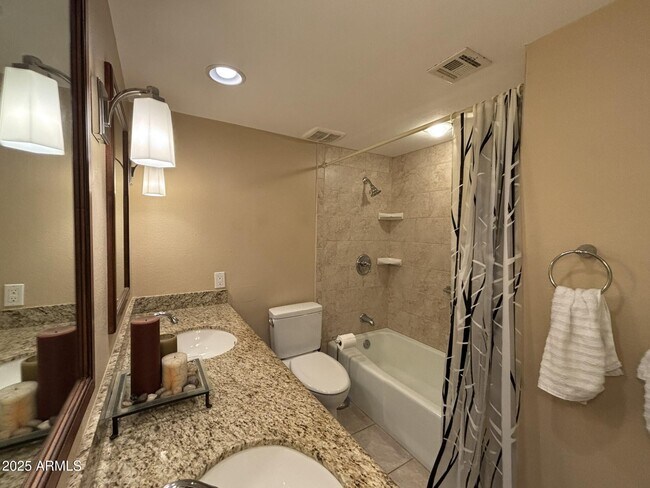 Building Photo - 3625 E Garden Dr