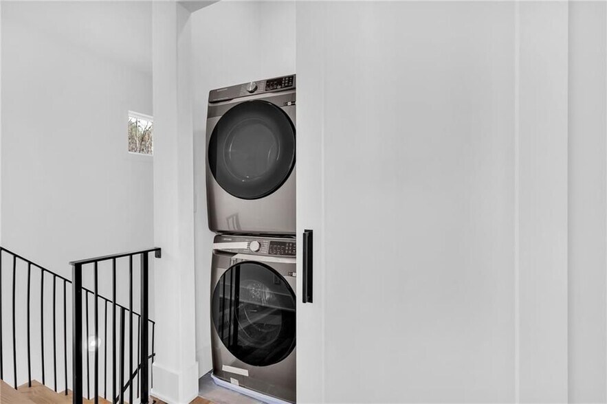 Building Photo - 10965 Serenbe Ln