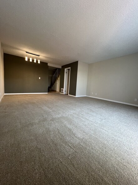 Building Photo - 719 N Eucalyptus Ave