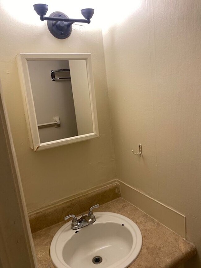 Building Photo - 4537 Saunders Dr