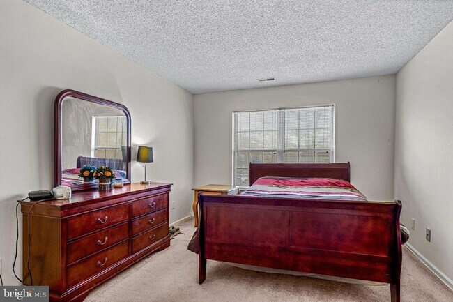 Building Photo - 656 Covington Ct