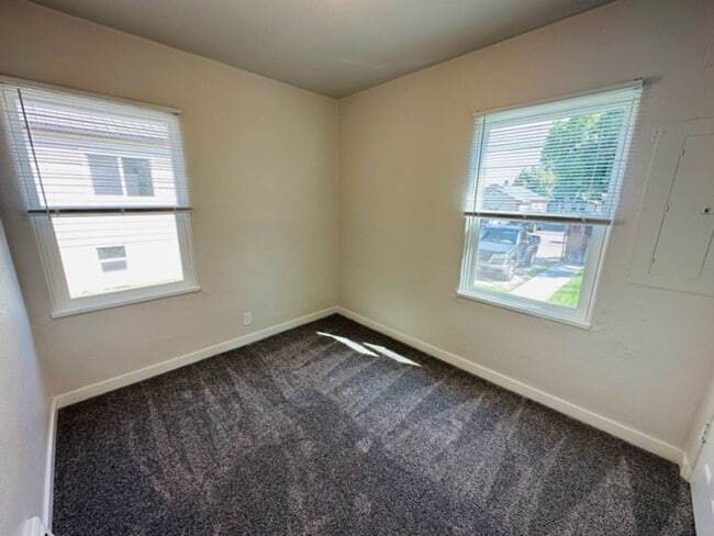 Building Photo - Adorable remodeled in 2023 2 bedroom 1 bathroom duplex available soon!