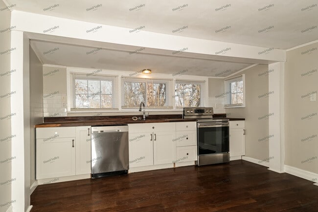 Building Photo - 121 Franke Ave