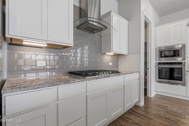 Building Photo - 253 Emerald Sun Dr