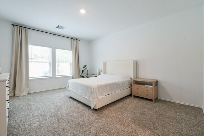Building Photo - 22430 Forest Gorge Ln