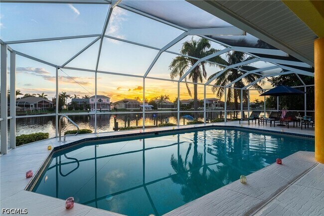 Building Photo - 4412 SW 26th Ave