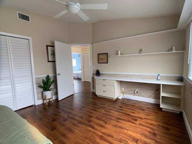 Building Photo - 10465 Mateo Ct