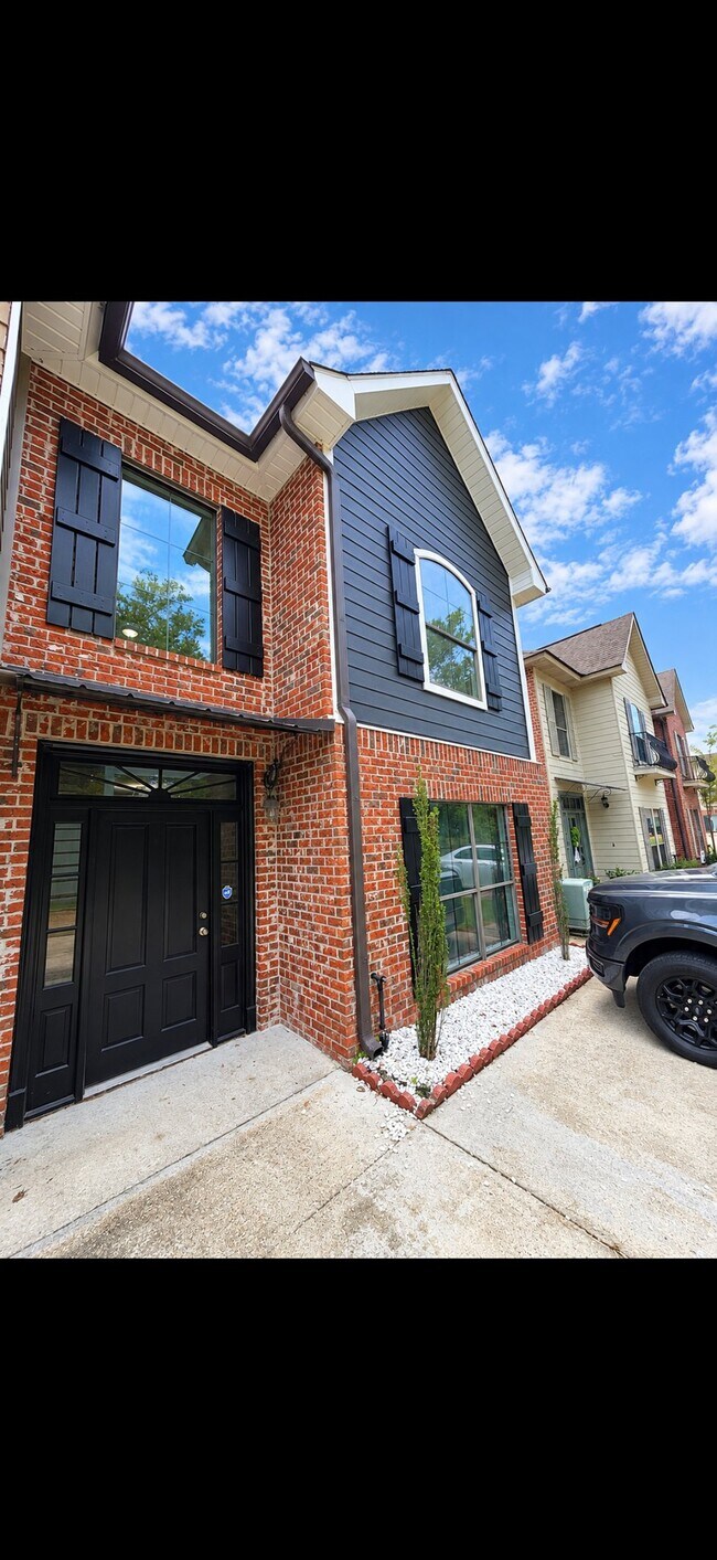 Building Photo - 20334 De Chene Dr