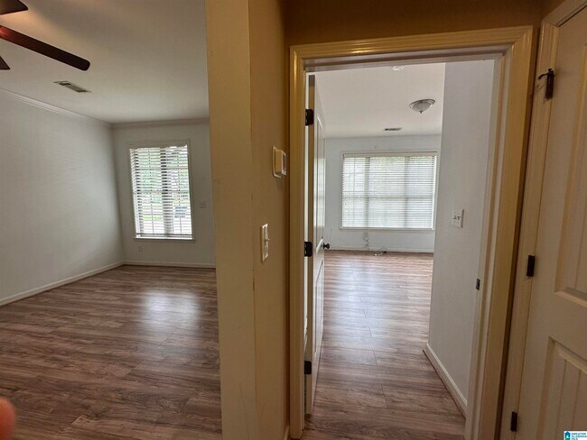 Building Photo - 1033 Ashwood Dr