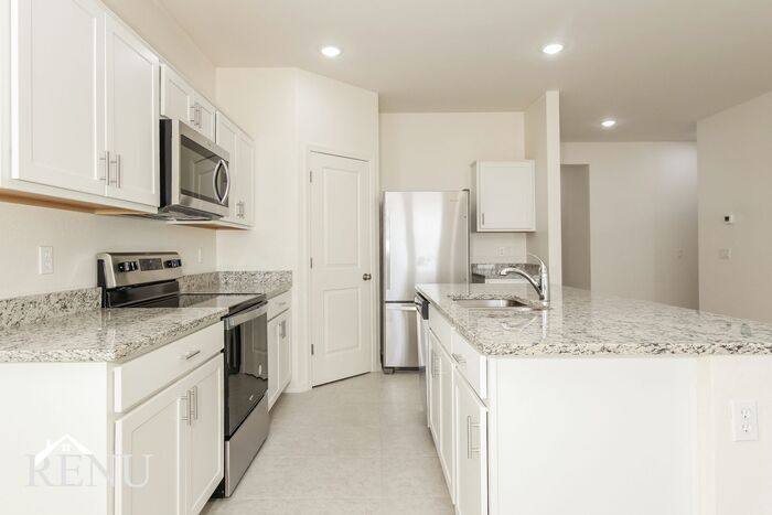 Building Photo - 35326 W San Capistrano Ave