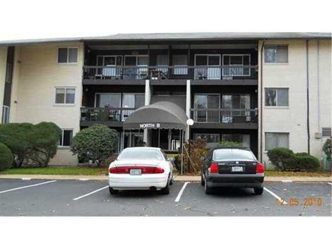 Building Photo - 400 Narragansett Pkwy