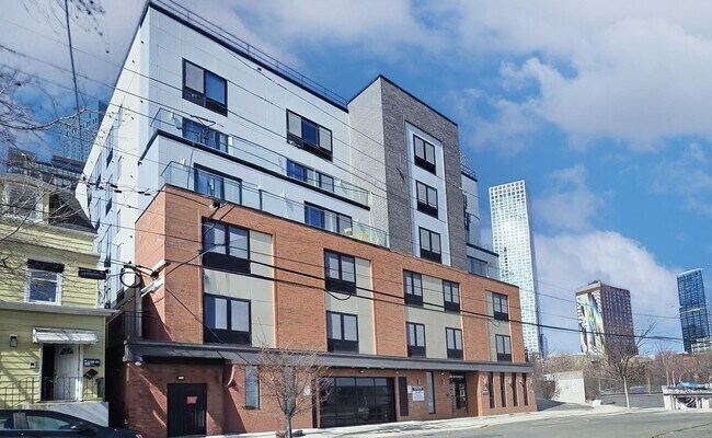 Building Photo - 211 Baldwin Ave