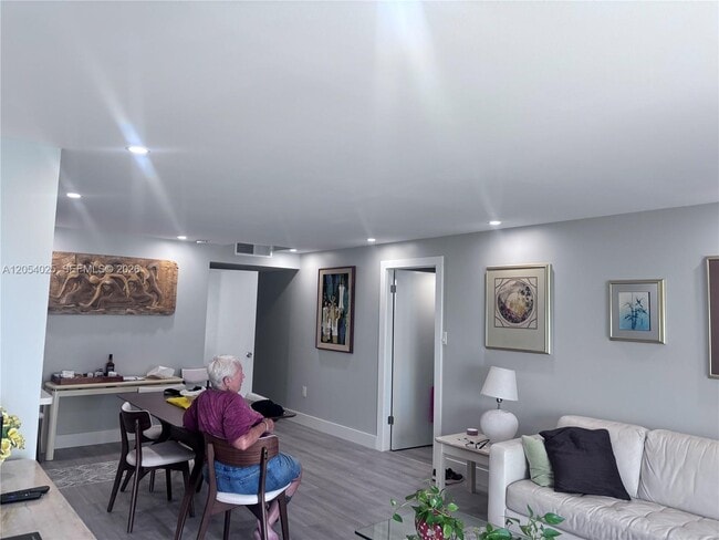 Building Photo - 18061 Biscayne Blvd