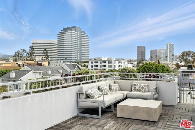 Building Photo - 1326 Centinela Ave