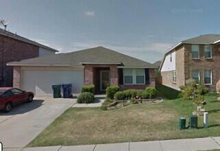 Building Photo - Totally Remodeled 3 bed 2 bath