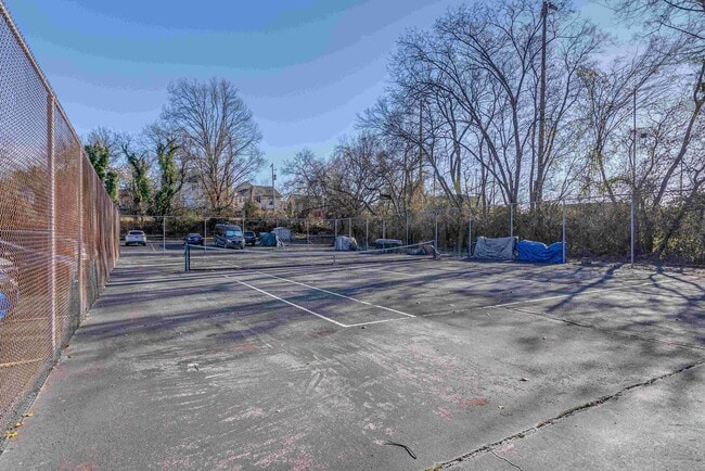 Building Photo - 523 N Bertrand St