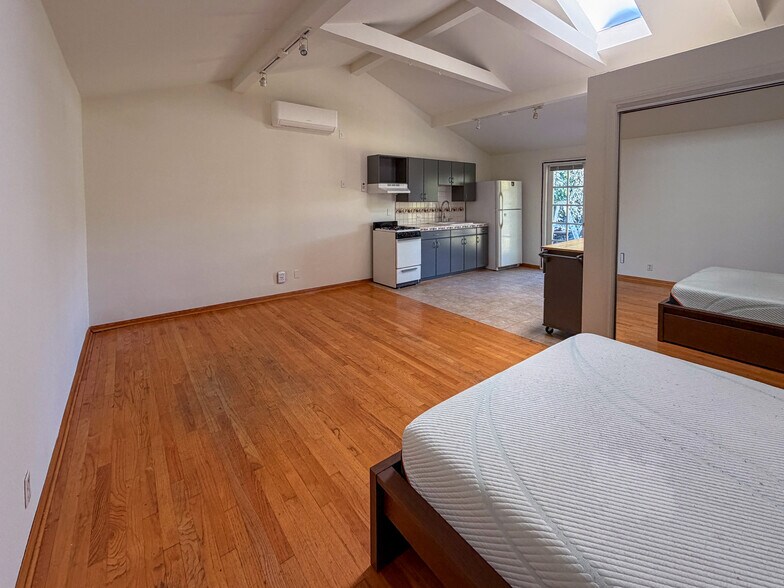 Building Photo - 13459 Erwin St