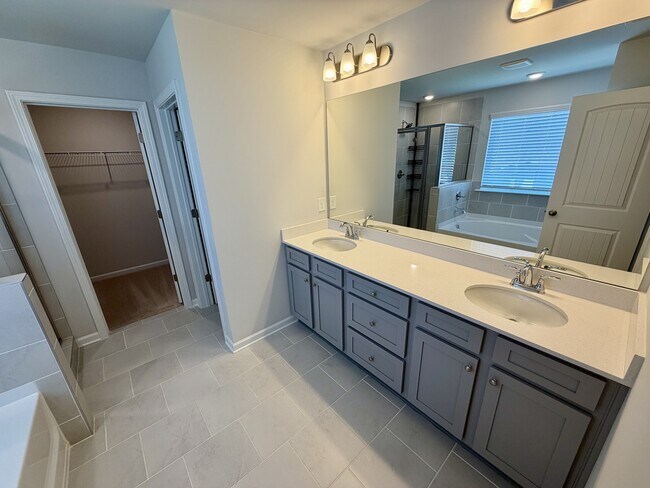 Building Photo - 540 Teversham Dr
