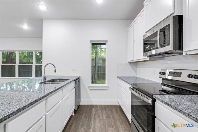 Building Photo - 1904 Royal Loop