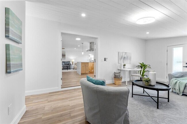 Building Photo - 8703 Driftwood Dr