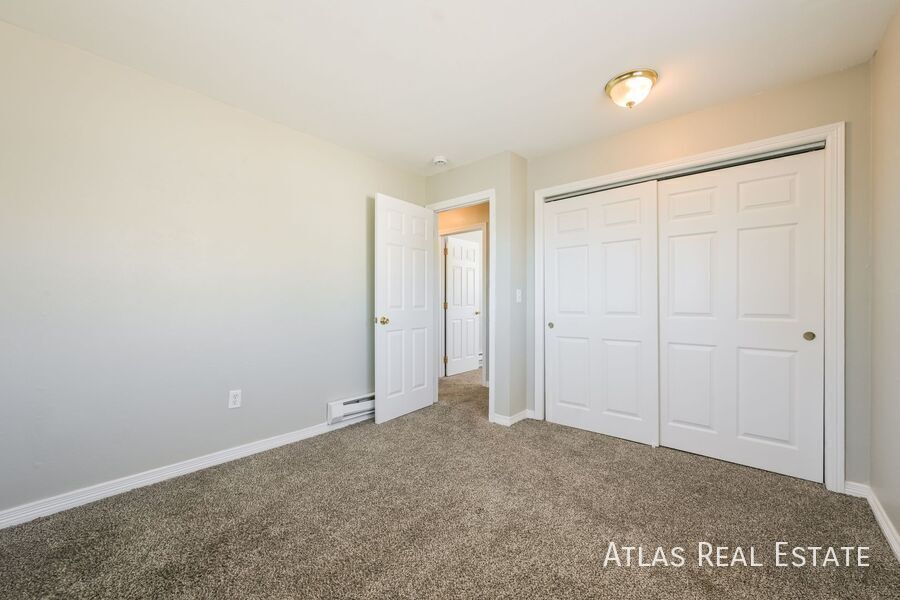 Building Photo - 960 Bishop Ct