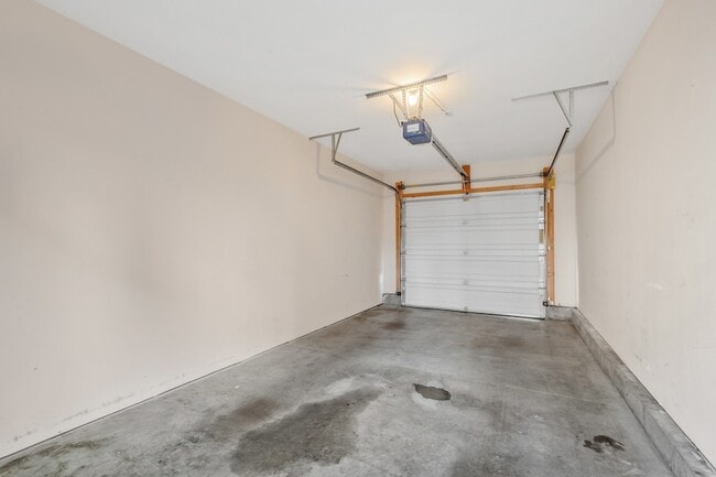 Building Photo - 1234 Riverbrook Dr