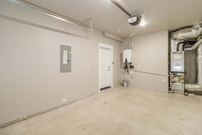 Building Photo - Move In Ready 3 Bedroom 2.5 Bathroom with Central Air Conditioning - Convenient Camas Location