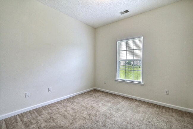 Building Photo - 3 Bedroom 2 Bathroom Live Oak - Richmond Hill
