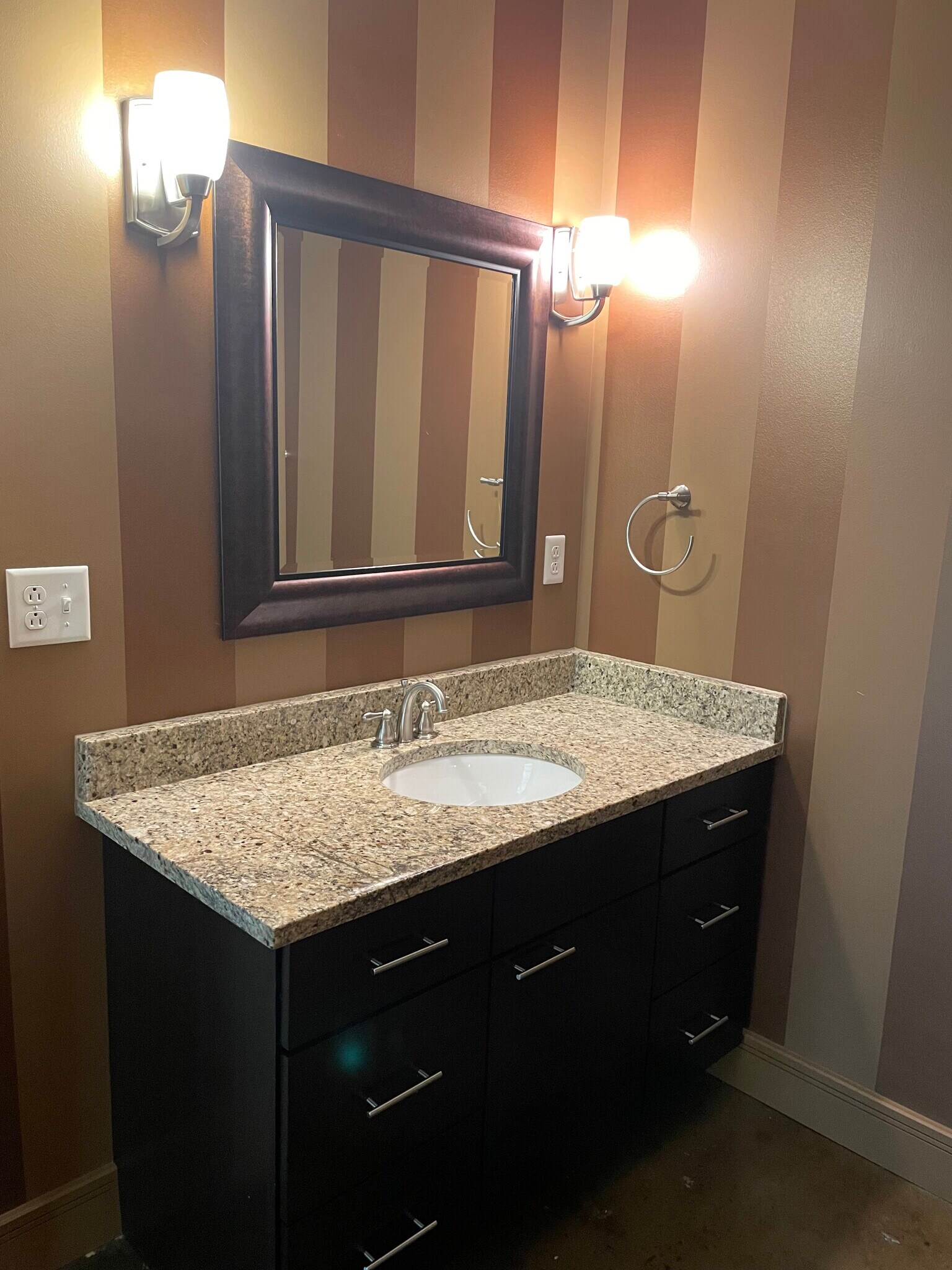 Master bathroom - 95 Perry St