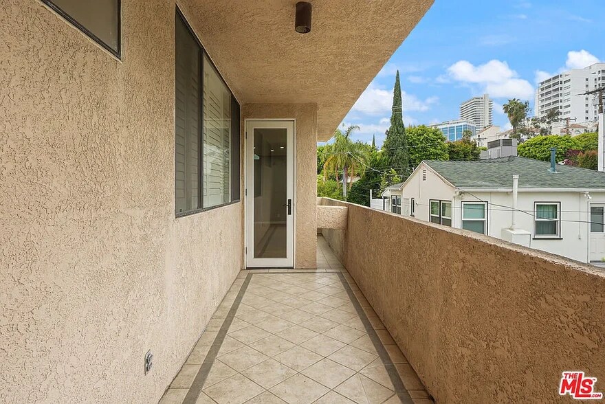 Building Photo - 930 N Wetherly Dr