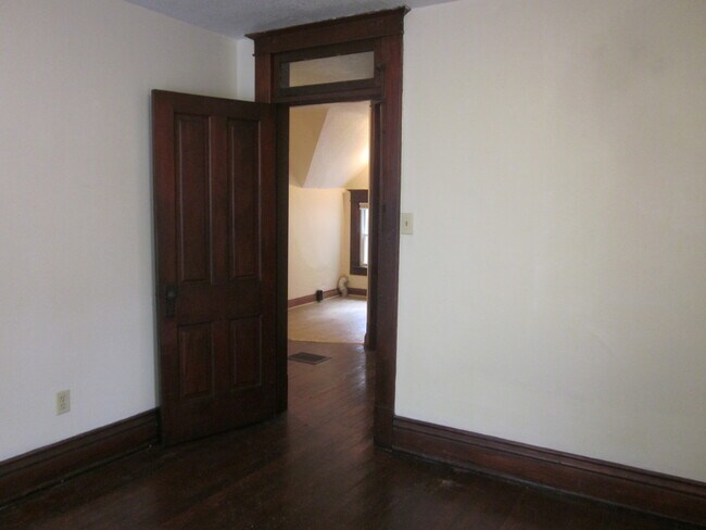 Building Photo - 832 Columbia Ave