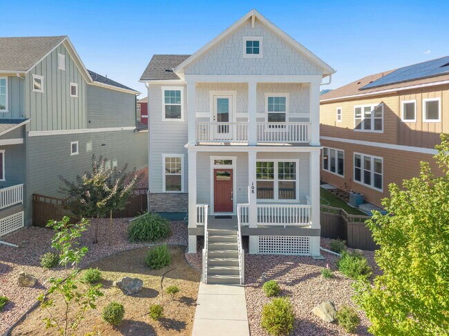 Building Photo - Modern 4 Bedroom, 2 Bathroom Westside Home with Balcony Views of Garden of the Gods!