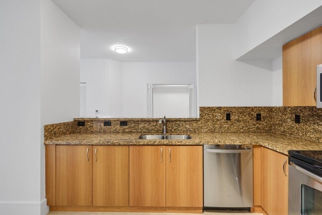 Building Photo - 250 NE 3rd Ave