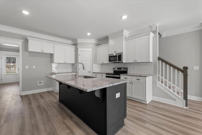 Building Photo - Ashley Smith