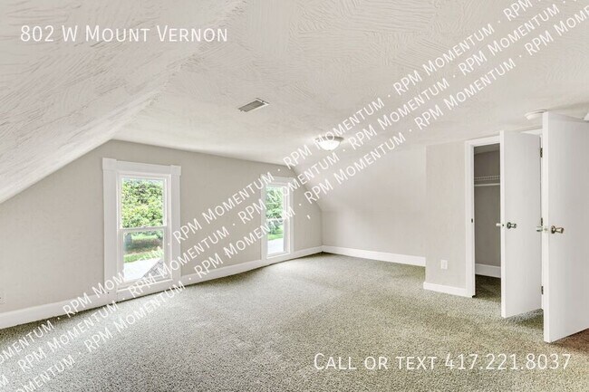 Building Photo - 802 W Mt Vernon St