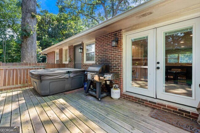 Building Photo - 811 Whelchel Dr