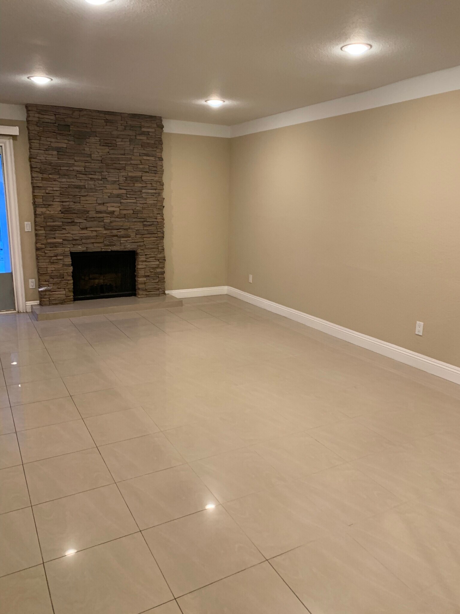 Building Photo - 2602 W Columbine Ave