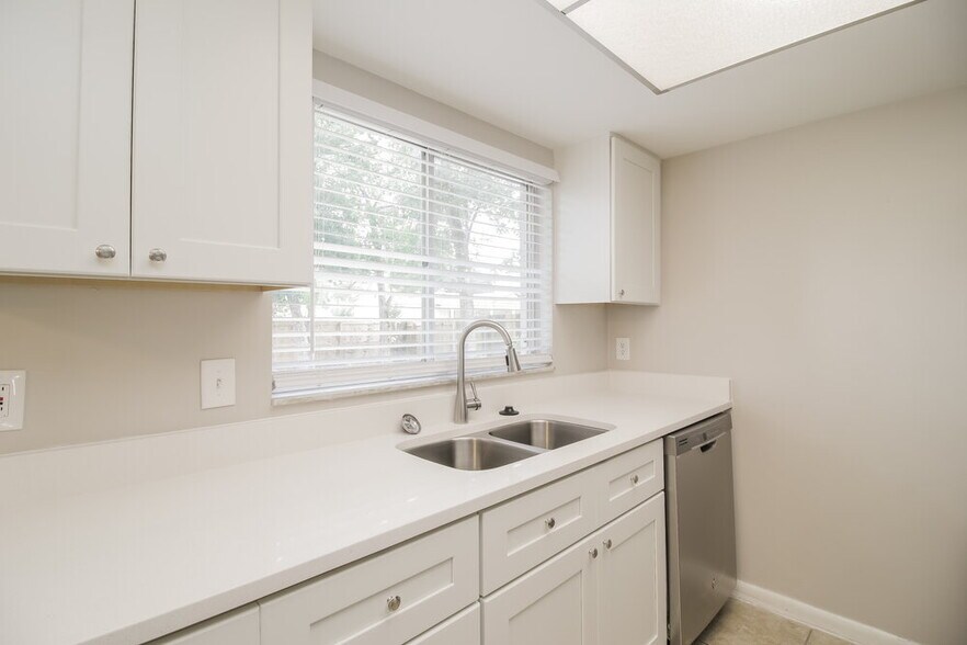 Building Photo - 9556 Brimton Dr