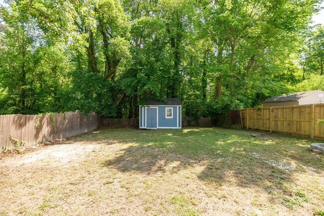 Building Photo - Completely Renovated 4 Bedroom/2 Bath Property off of Staples Mill Rd.! ****Available Beginning o...