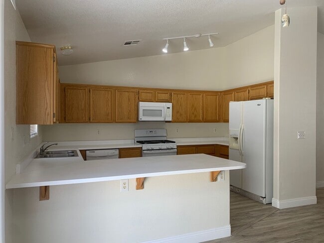 Building Photo - Single Story 3 Bedroom Home for Rent