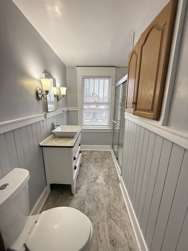 Building Photo - 1528 Vermont Ave