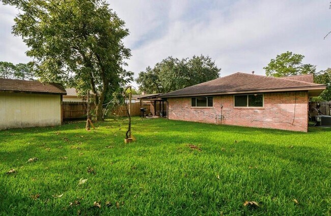 Building Photo - 11915 N Hanworth Dr